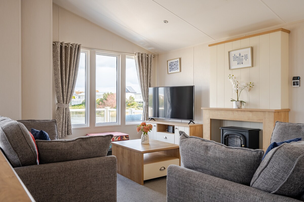 Romney Sands Holiday Park - Sleeps 6 Modern Lodge