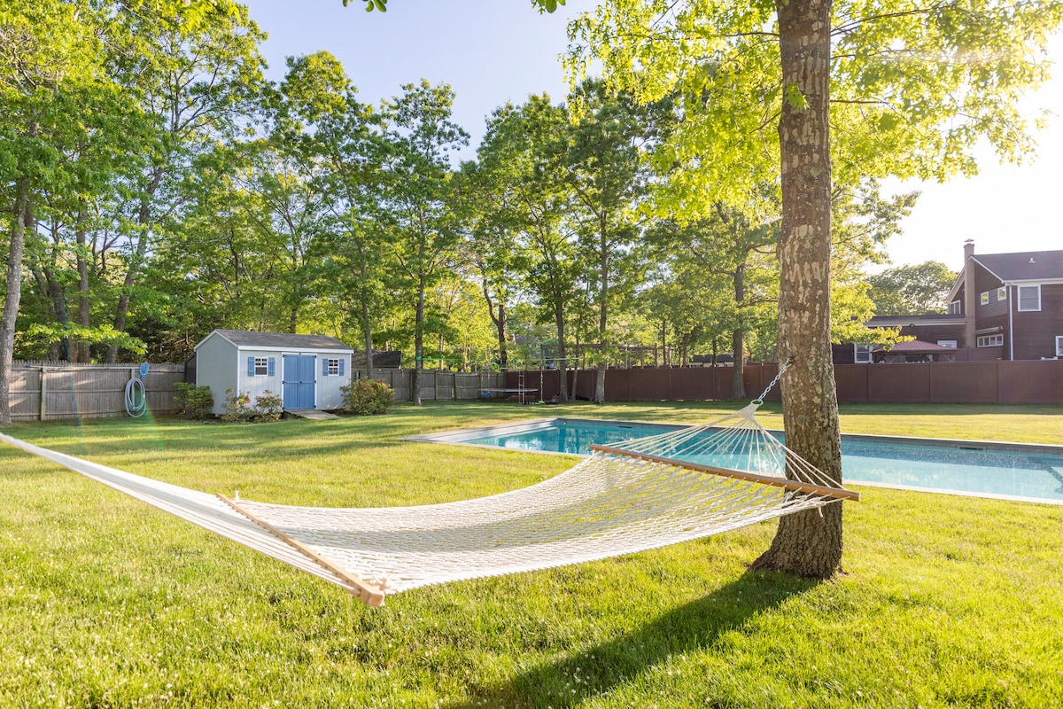 Luxurious Hamptons Home with Heated Pool and Grill