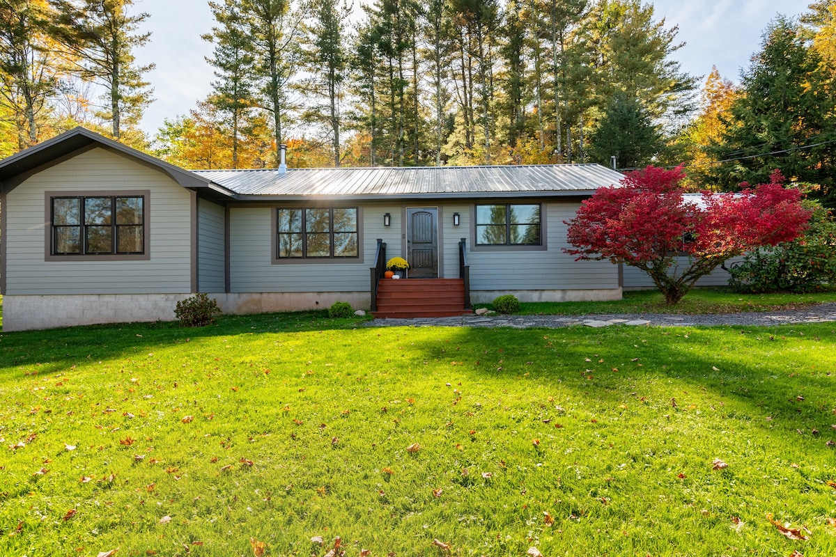Modern Mountain Home - 10 mins from Windham ski!