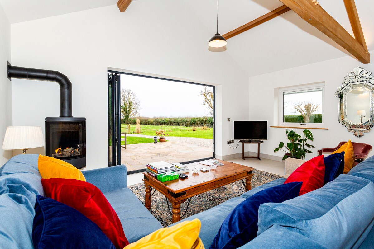 Cosy and luxurious stable conversion