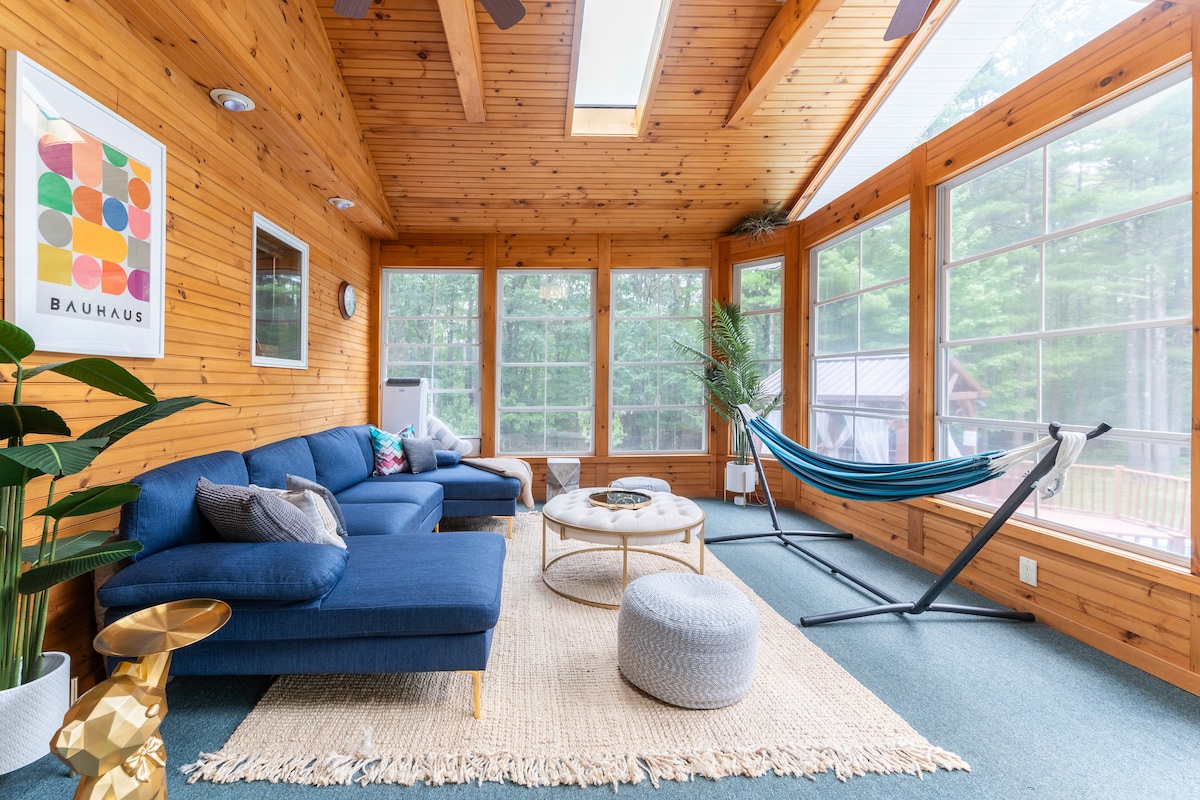 The Mountain House, modern retreat @ Catskills