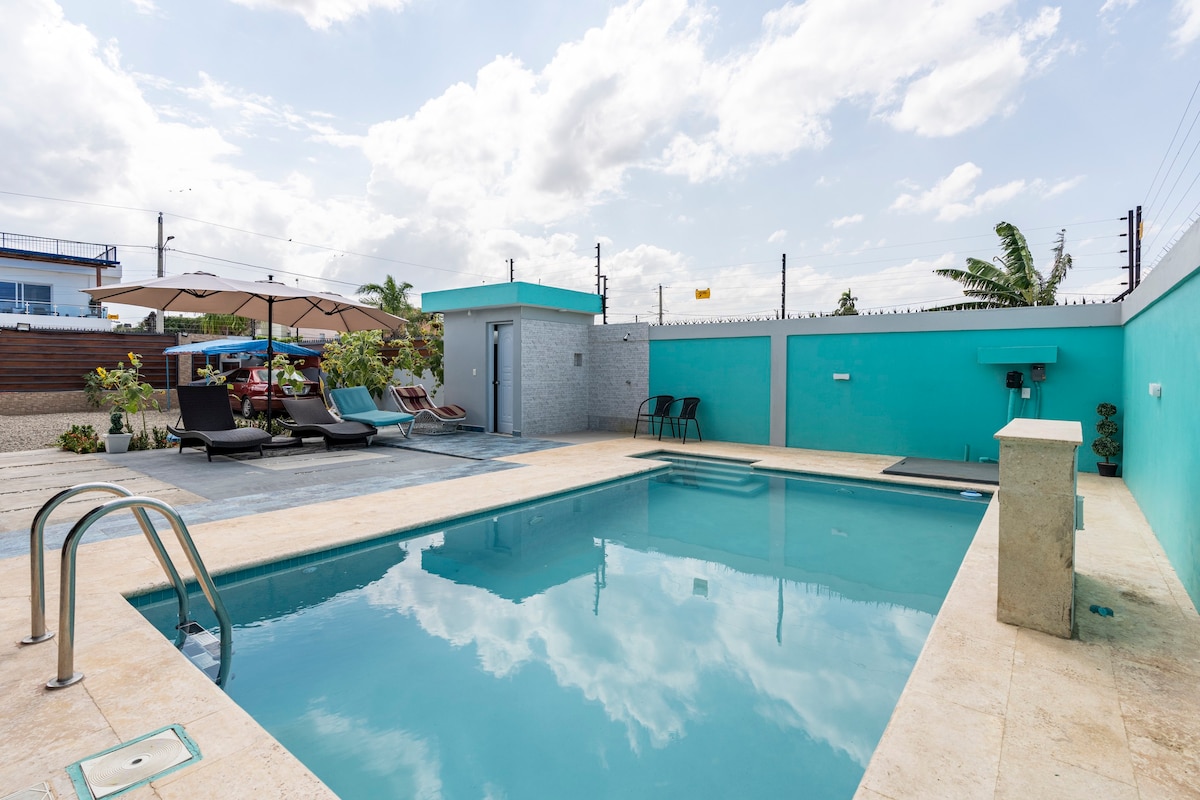 Casa con piscina y terraza!