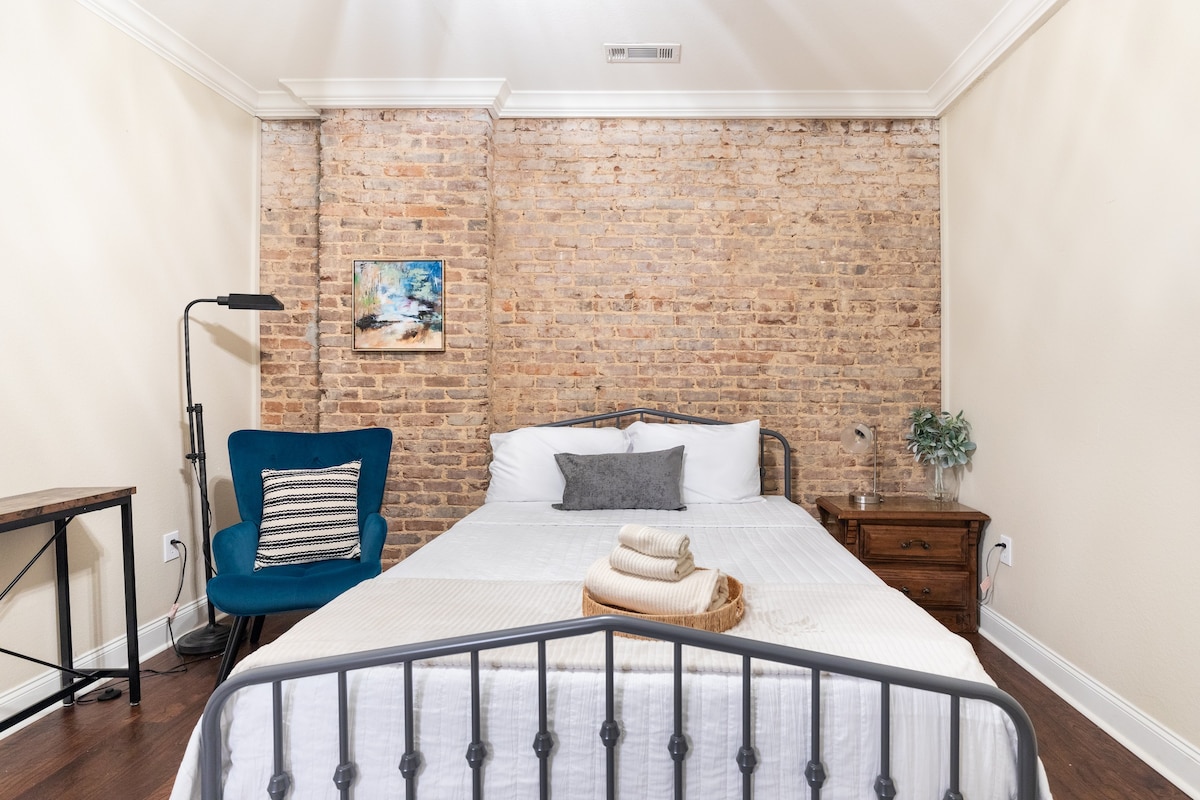 Private Historic Loft with Balcony and King Bed