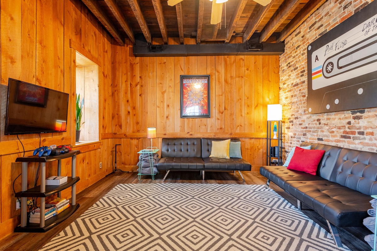 舒适的2卧室历史悠久的房源，小木屋般的氛围