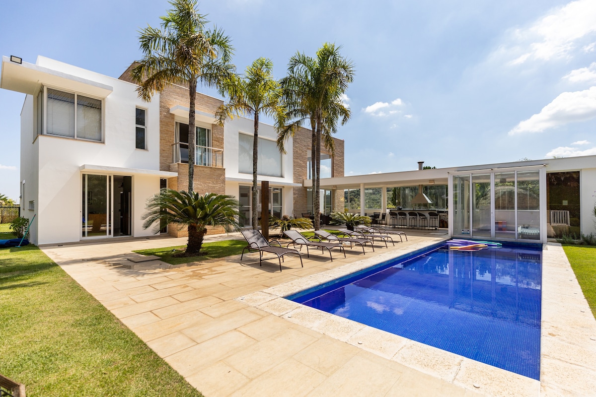 Linda casa de condomínio, piscina aquecida/sauna