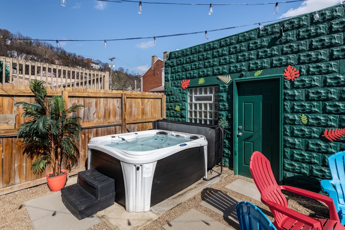 Hot tub/Outdoor Space 
*Bridge City Row House*