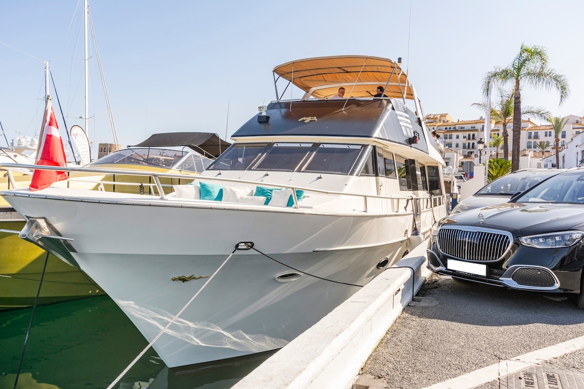 Luxury 20m yacht  rent Duqesa Estapona Sotogrande