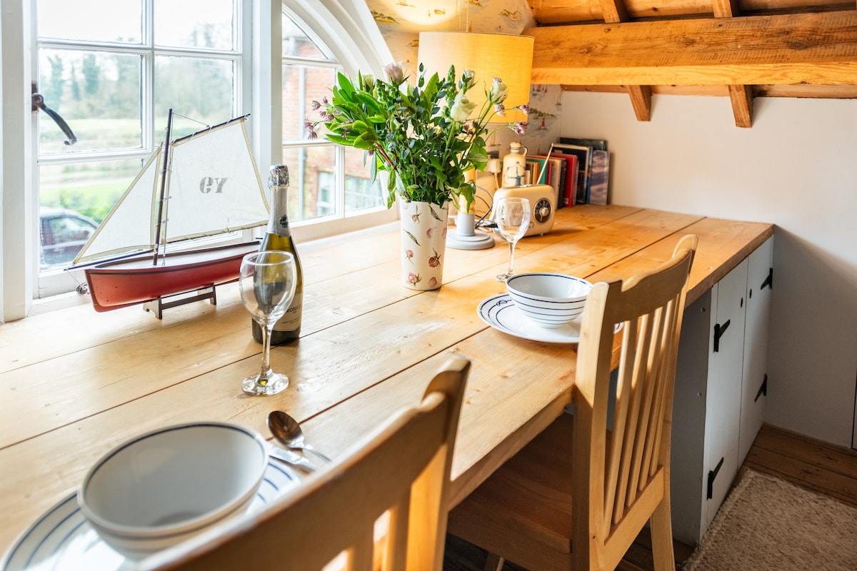 Charming Boathouse, Norfolk Broads