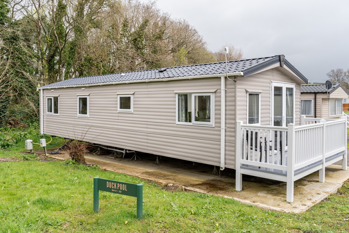 Delightful Modern Two Bedroom Static Caravan