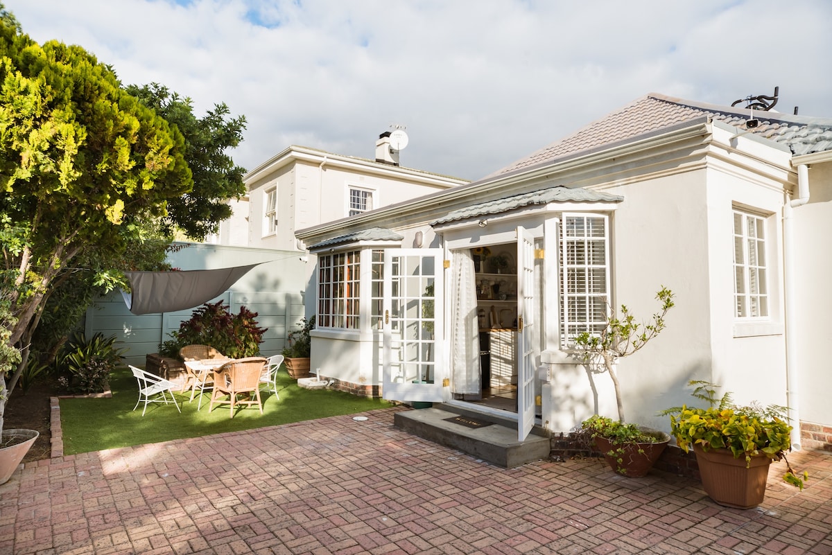 Charming studio space in leafy suburb