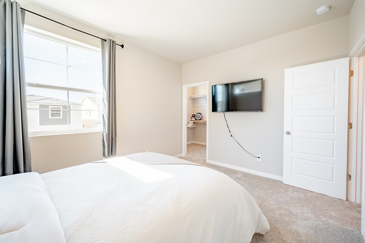 Private Guest Room and Full Bath