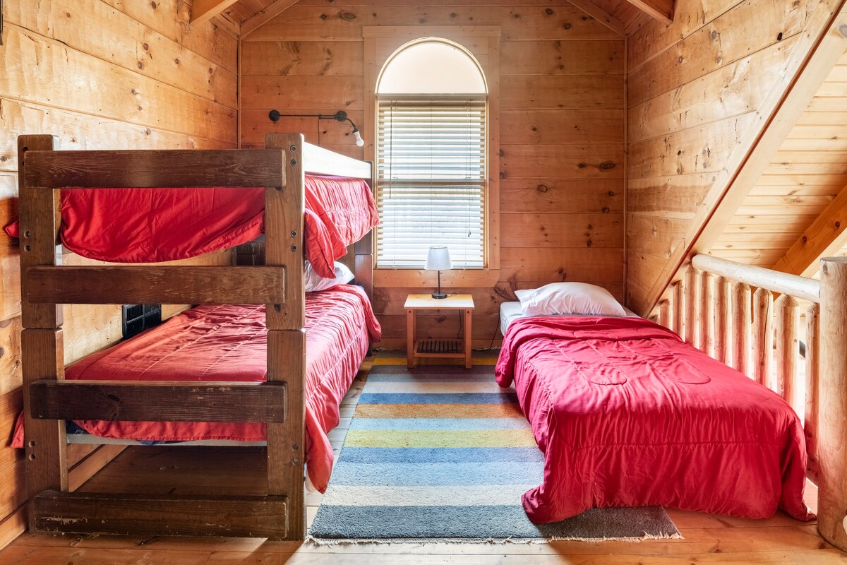 42英亩小木屋度假屋4张床/3.5个卫生间