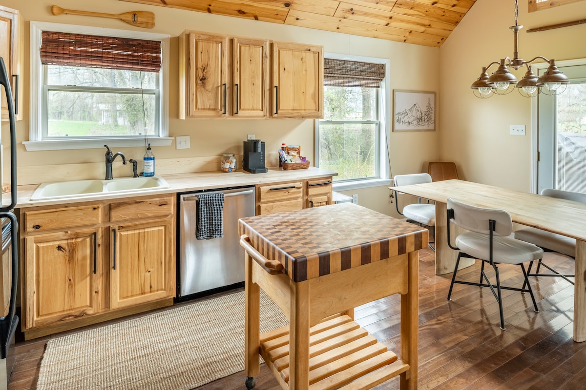 The Rocky Moose Cabin by Rocky Fork Lake