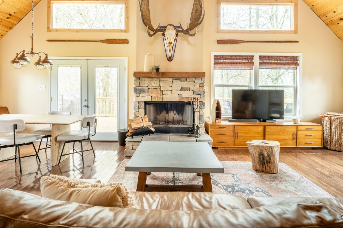 The Rocky Moose Cabin by Rocky Fork Lake