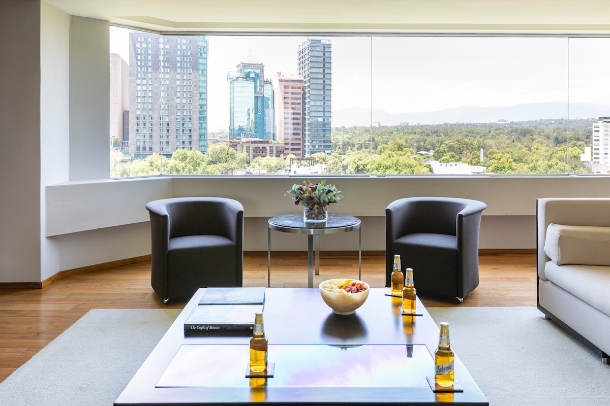 Luxe Stays: Polanco's Best Corner-Stunning Views!"