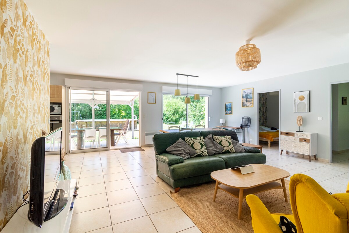 Maison avec piscine privée en bois