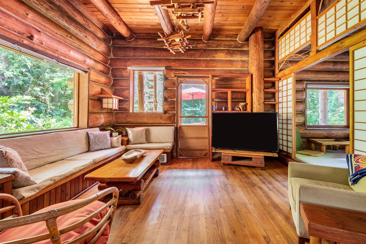 Custom Log House w/ Sauna in Private Serene Forest