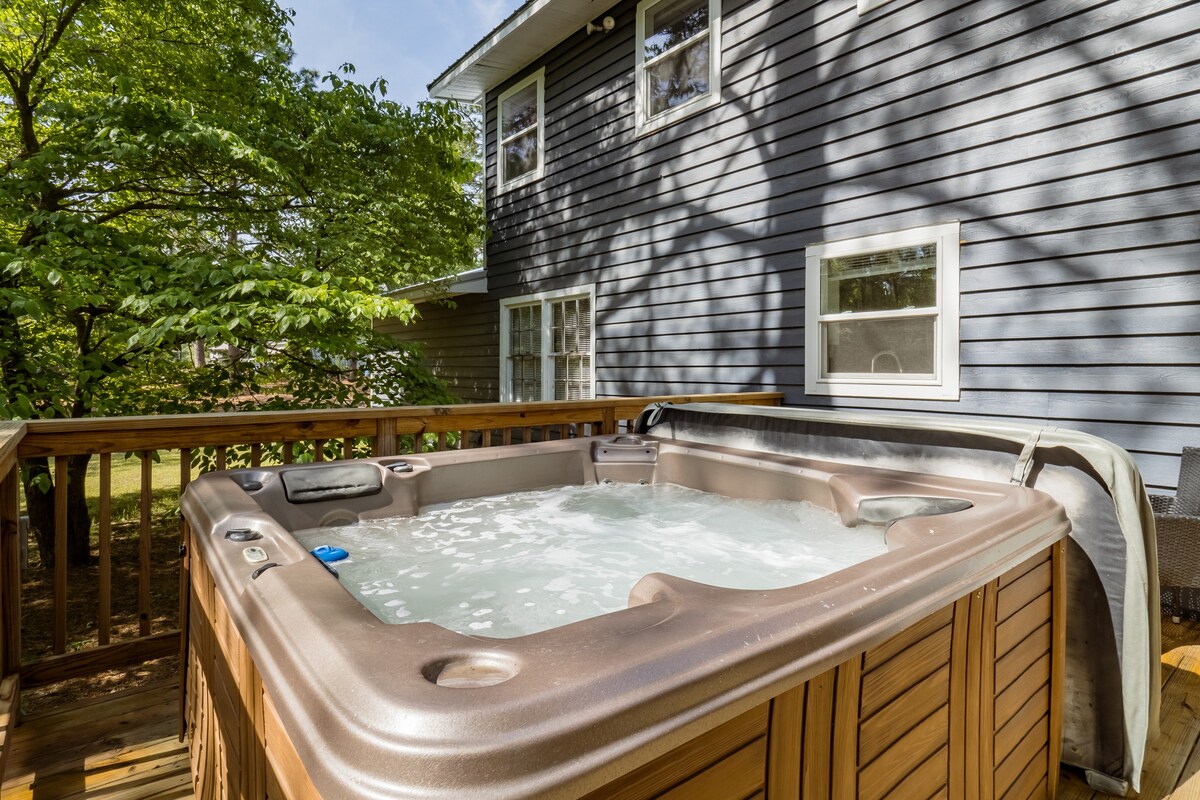 Travelers Stay 1 bedroom /shared bath/hot tub/pool