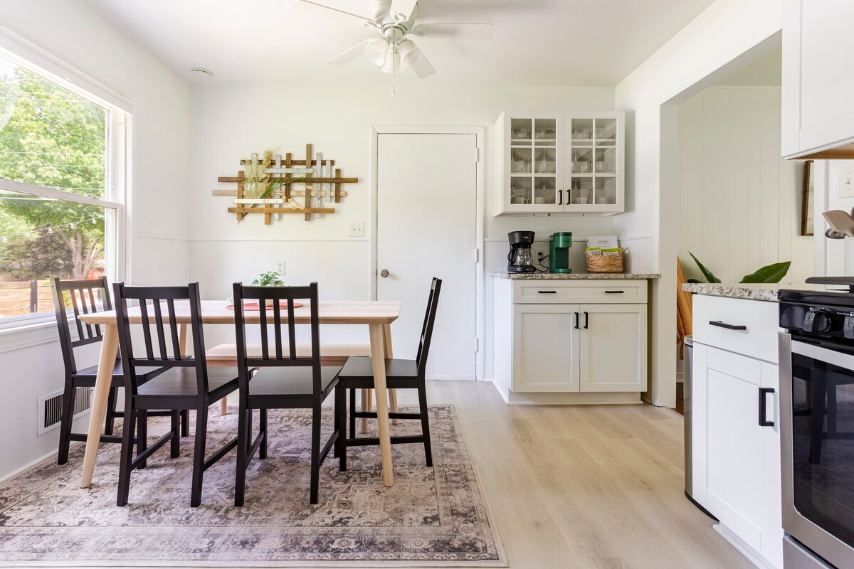 Tranquil Home with King Bed, The Meadowlark