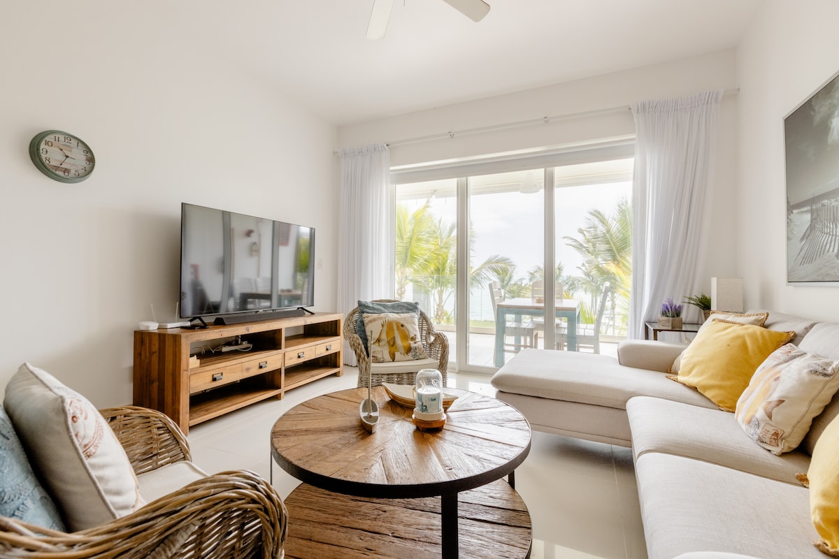 Beachfront Bliss: Modern 2BR Seawinds D-37