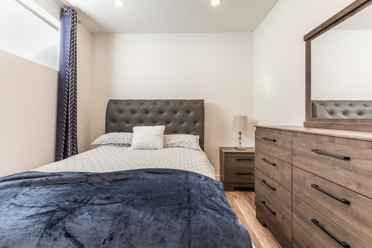 Your dream basement suite near West Edmonton Mall
