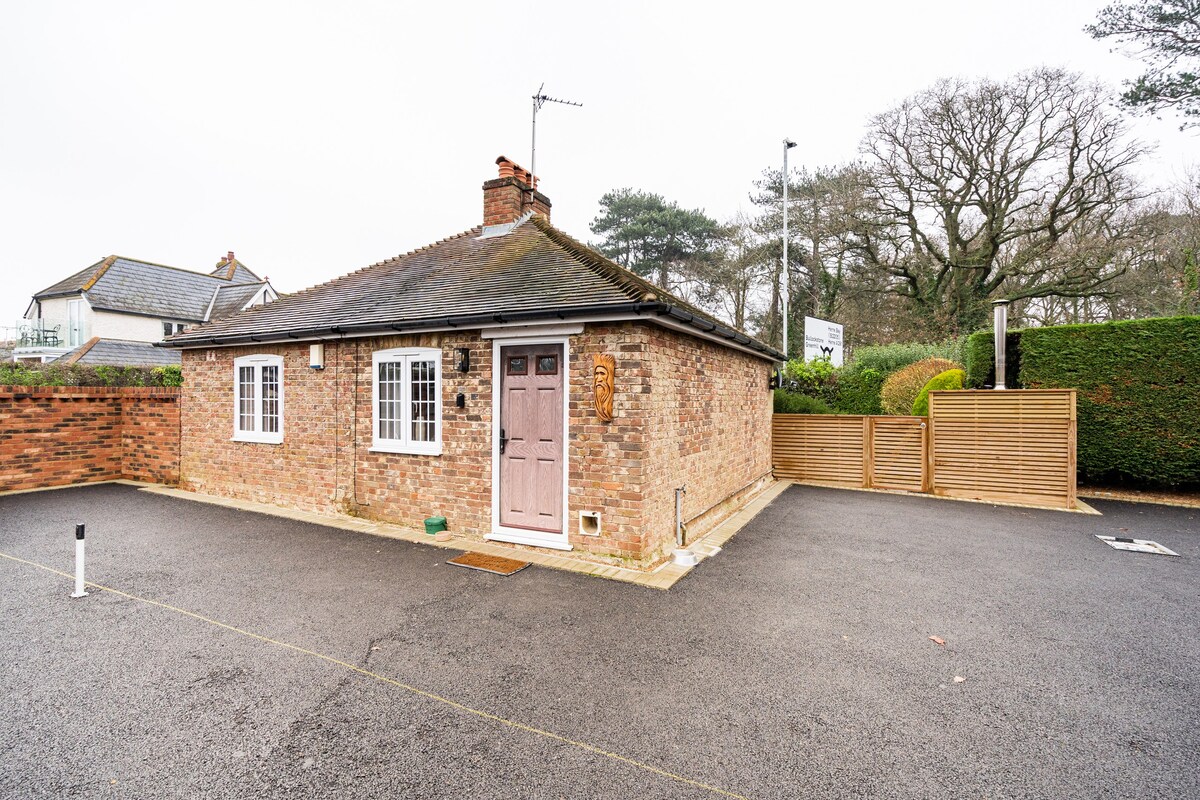 The Cosy Cottage, with swimming pool to chill out!