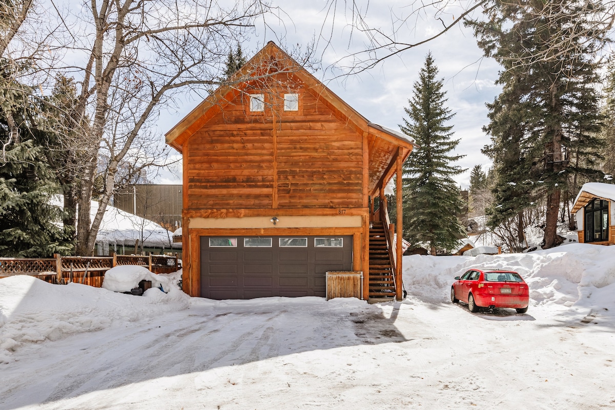 Cabin-Style Ski Home with Private Deck