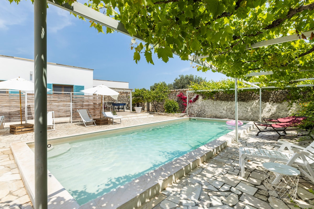 Villa Spaziosa con piscina privata e parcheggio.