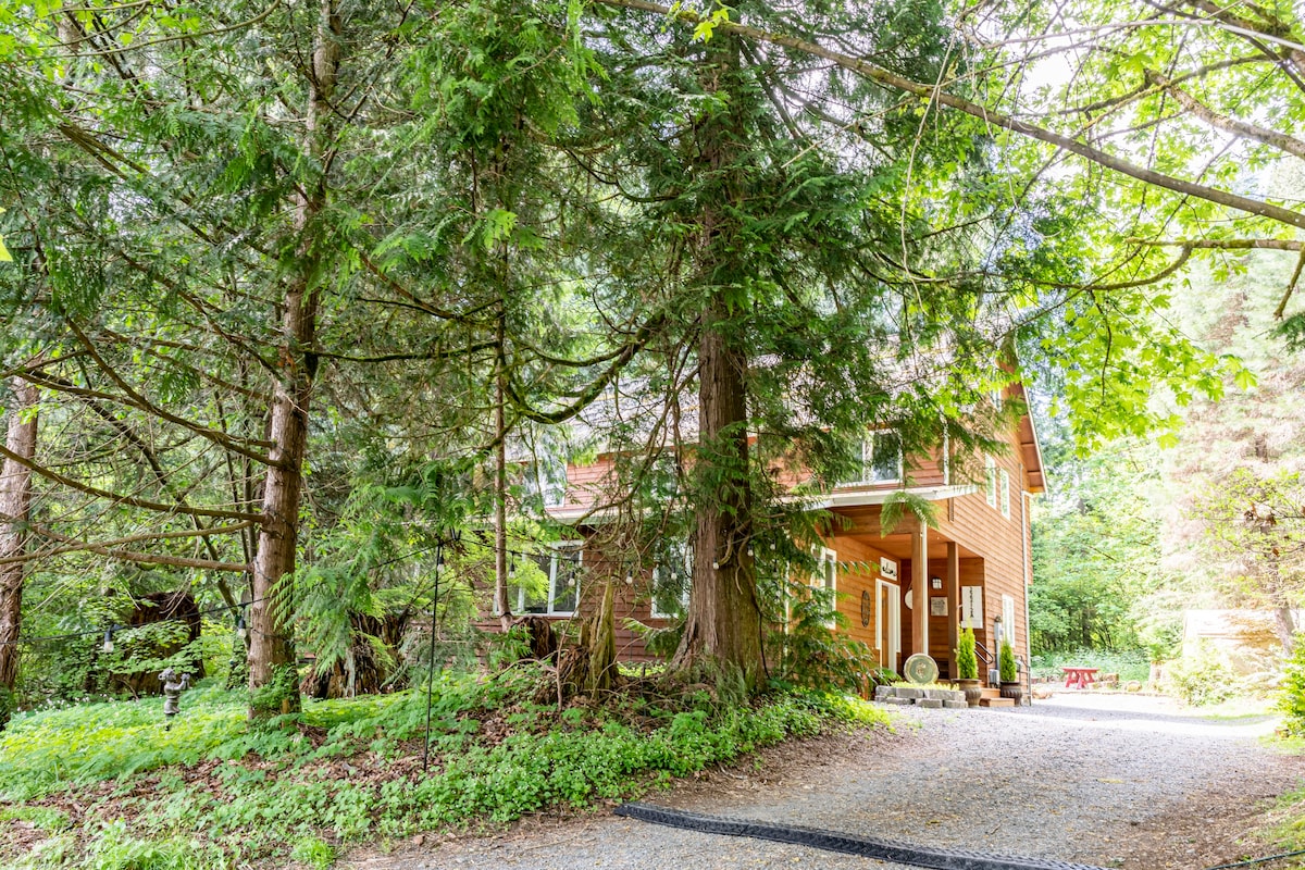 Magical Forest House w/Hot Tub Close to Wineries!