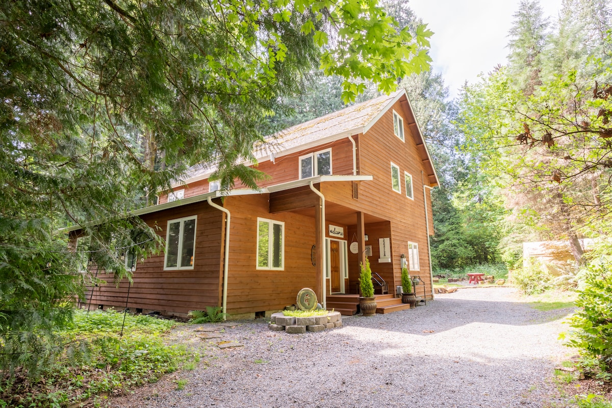 Magical Forest House w/Hot Tub Close to Wineries!