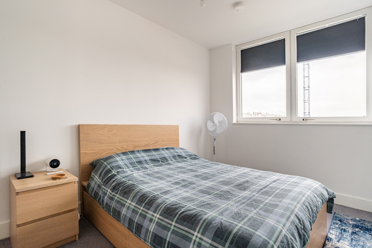 Double Room Minutes from Station
