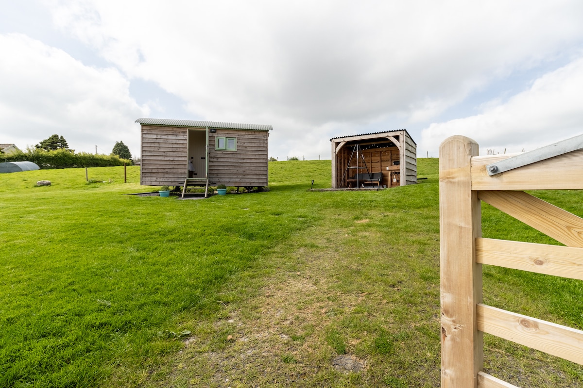 Cwt y Mynydd (The Mountain Hut)