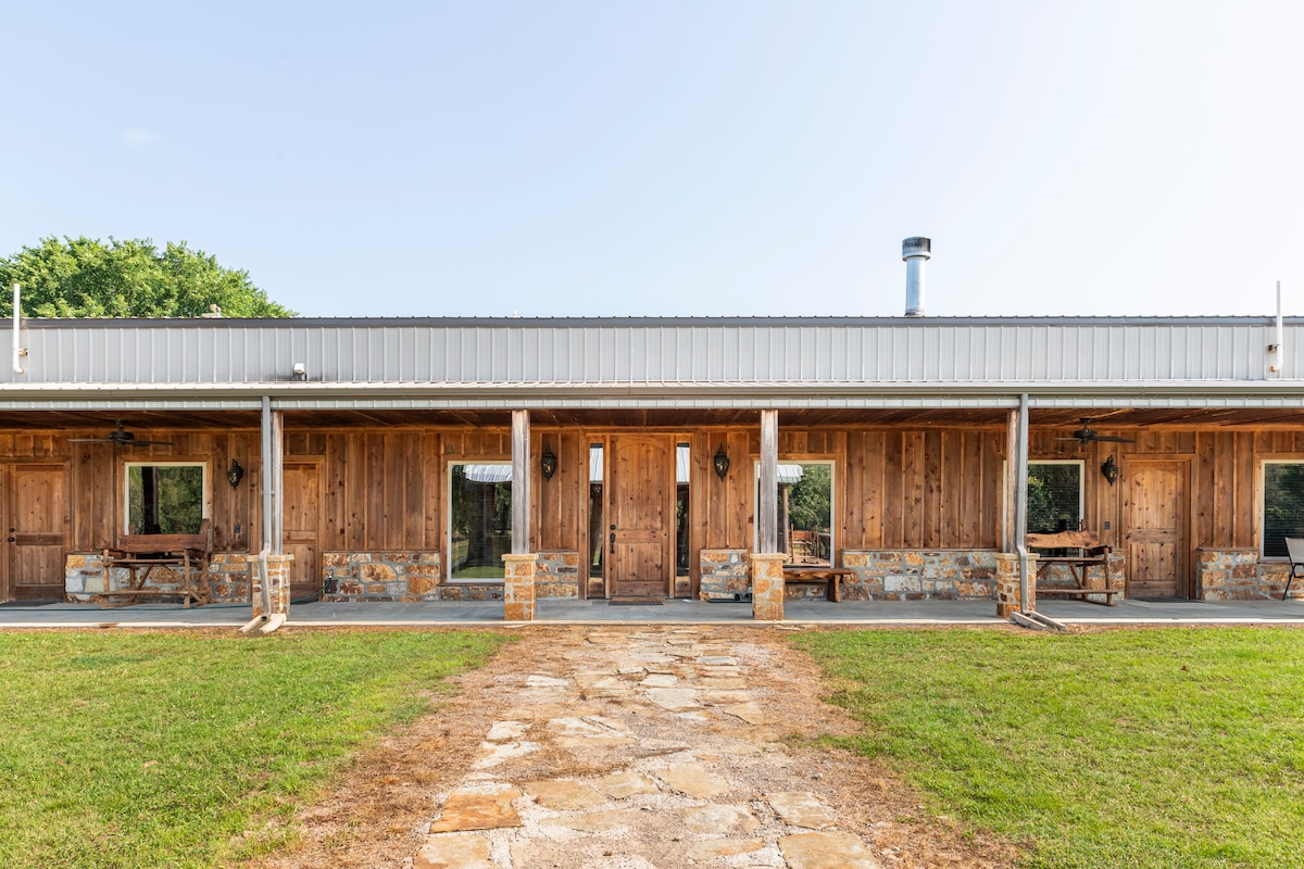 Lakefront Lodge Room & Amazing Wildlife Views