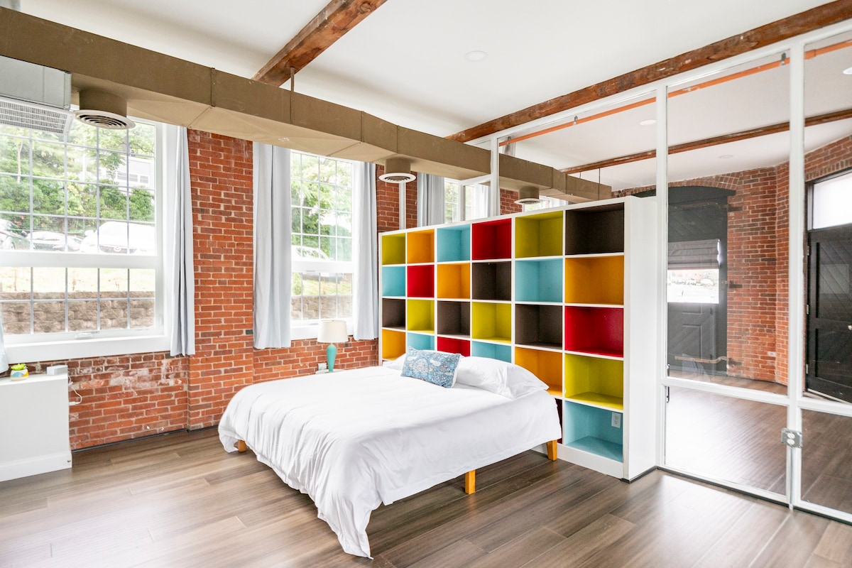 Jennifer’s Vibrant Historic Brick Loft | Parking