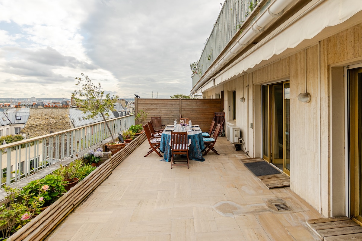 Appartement vues sur Paris et Tour Eiffel terrasse