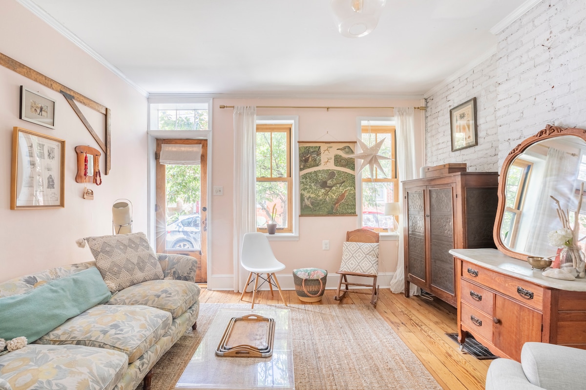 Charming East Passyunk Rowhome