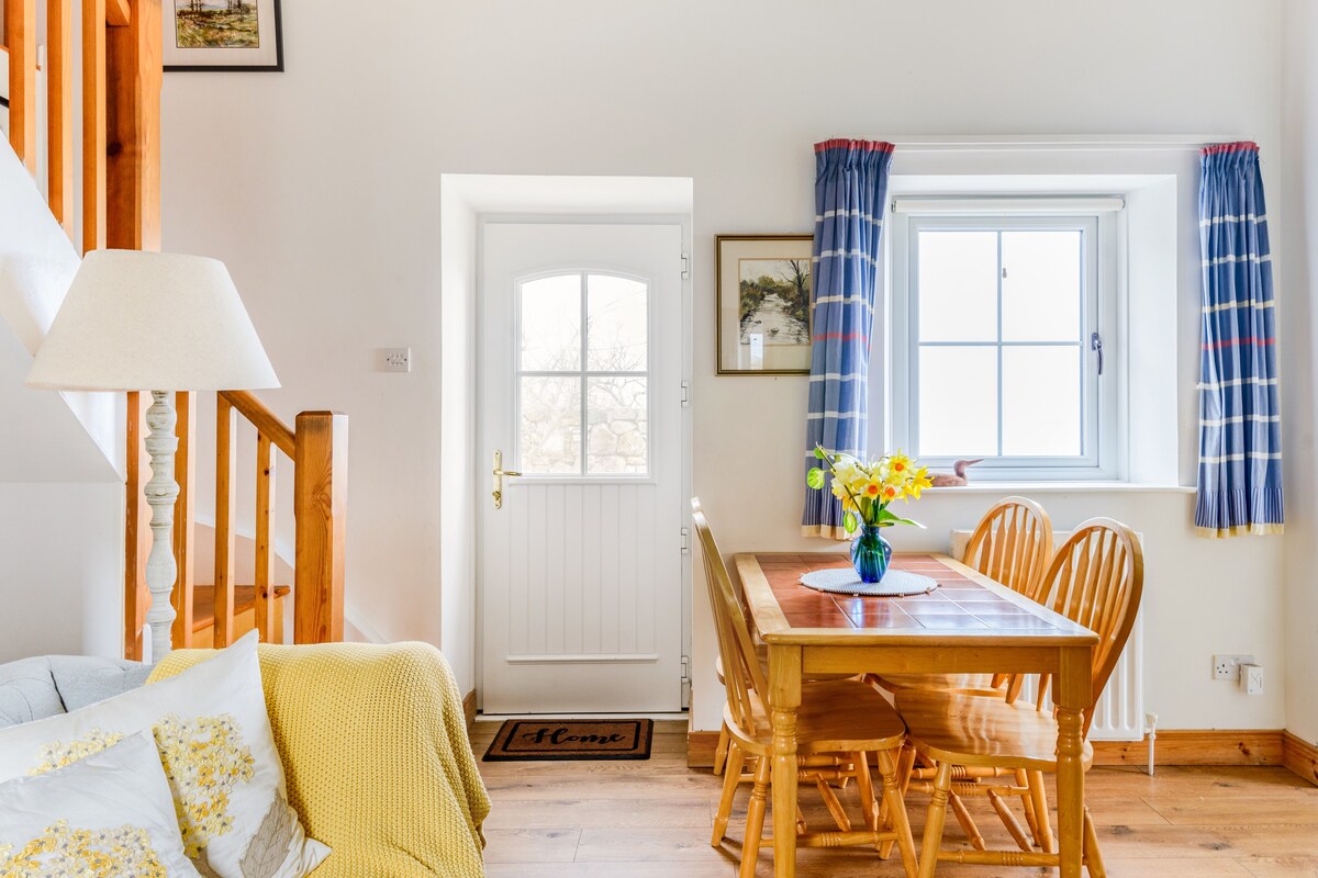 Rathlin View Cottage Ballycastle可俯瞰大海