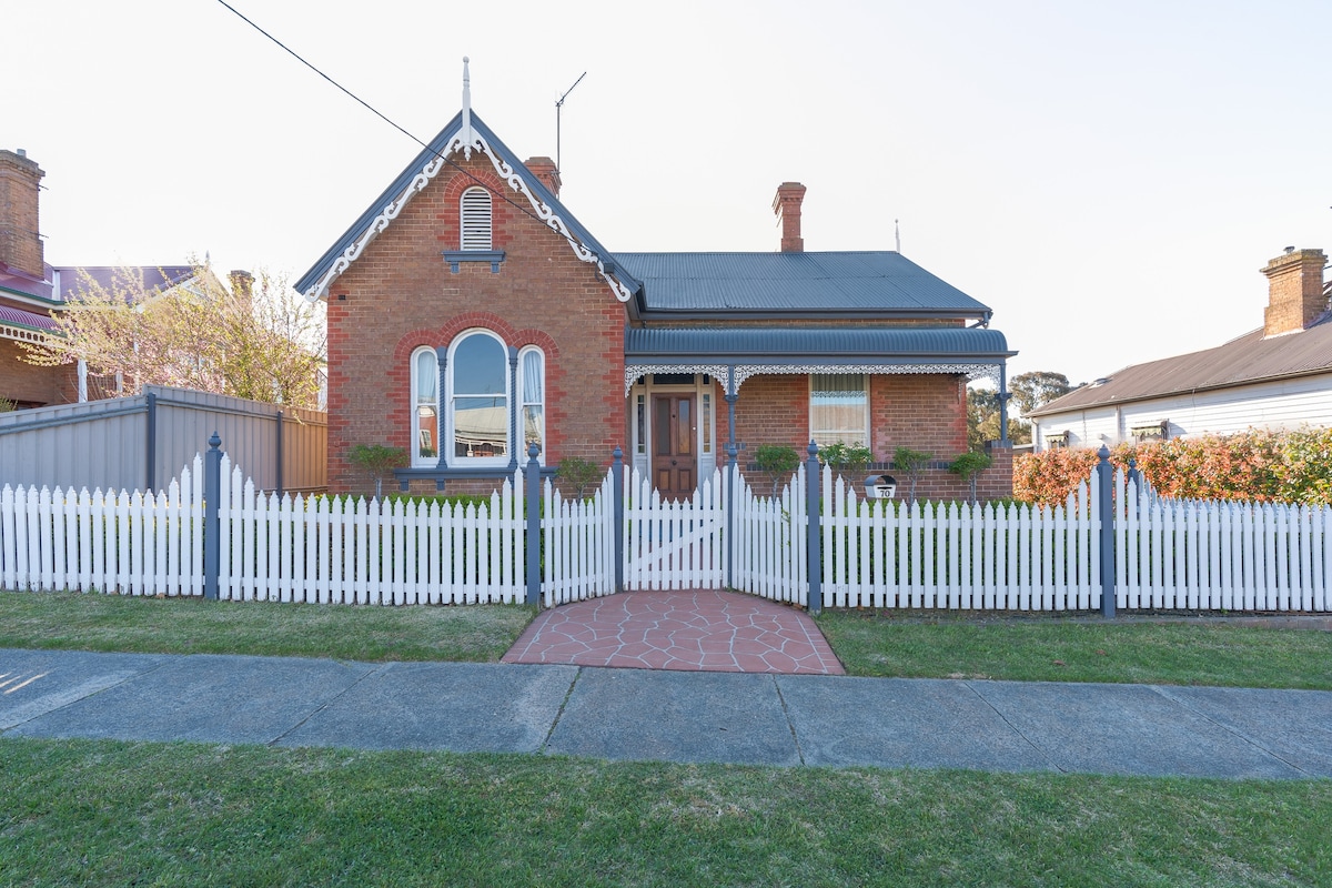 Cottage on Cowper