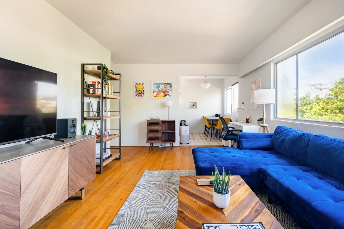 Eclectic 1BR Near the Beach in Kits