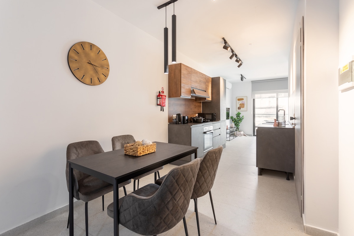 Sliema's Cozy 1-Bedroom Getaway with Balcony