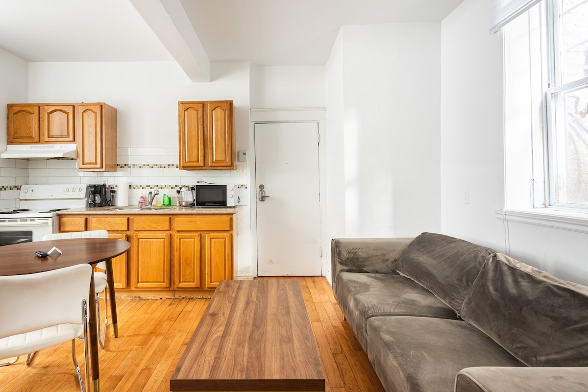 Premium location | Lovely 3 BR downtown Montreal