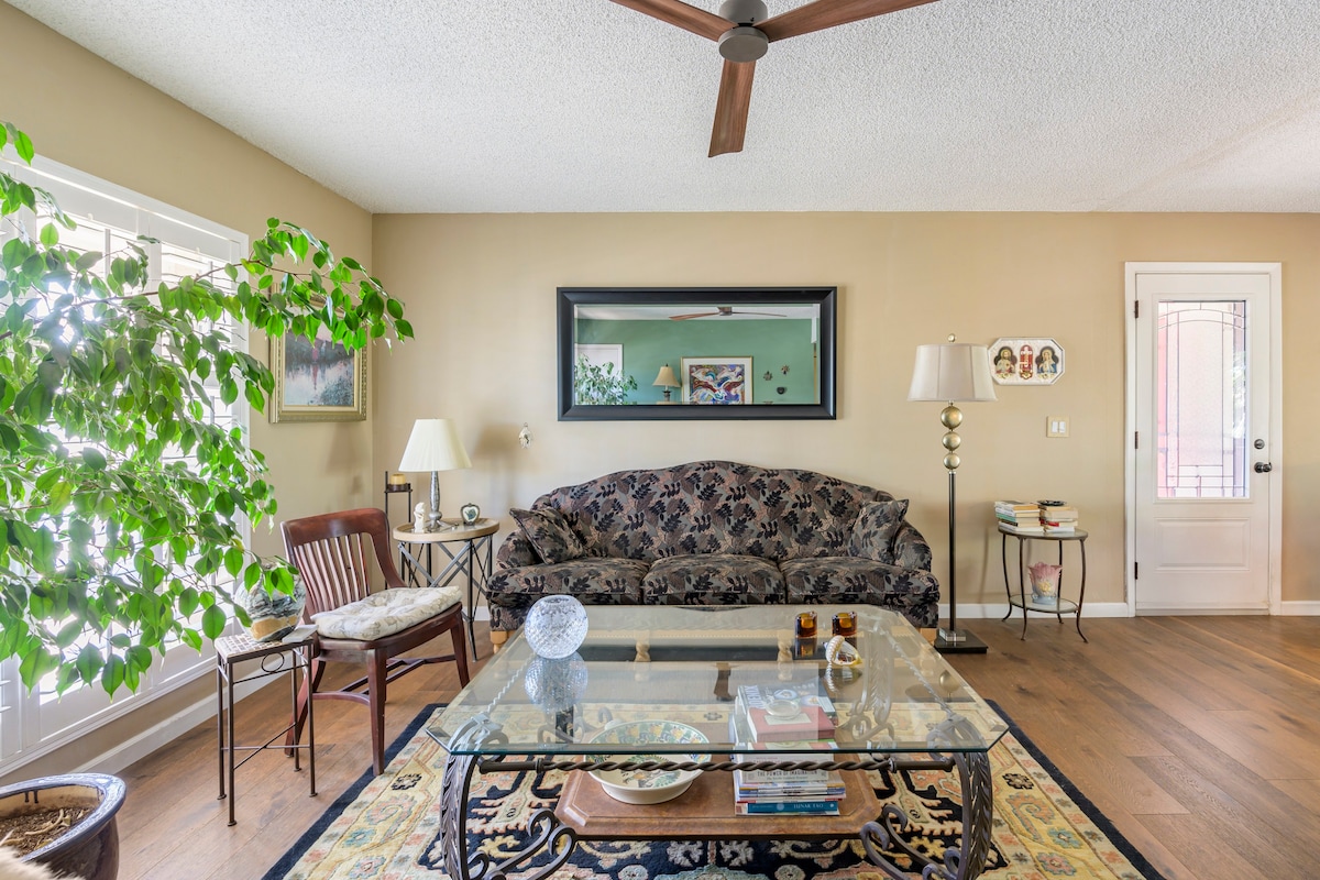 INVITING RETREAT, Near Major Freeways in North Phx