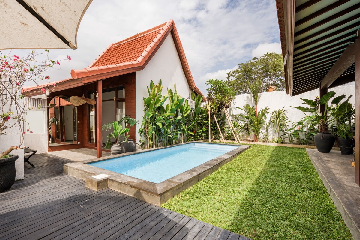 3卧室私人泳池别墅，位于苍古Berawa市中心的私人泳池别墅