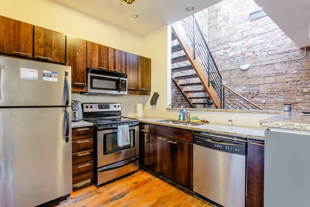 Modern & Historic Loft - in Heart of Downtown RVA