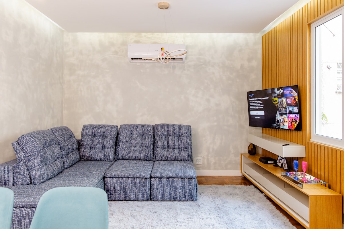 Lovely Retrofit Apartment in Flamengo with Parking