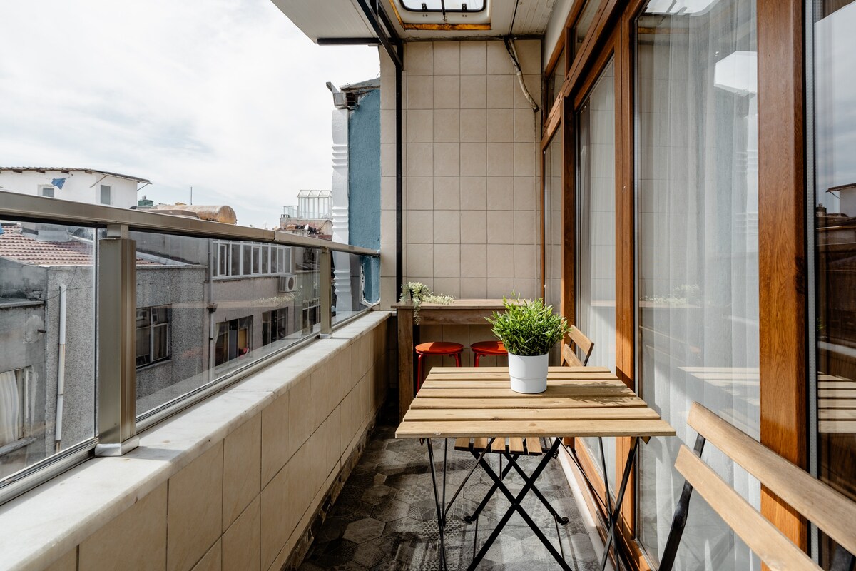 Private Rooftop with Balcony / 4