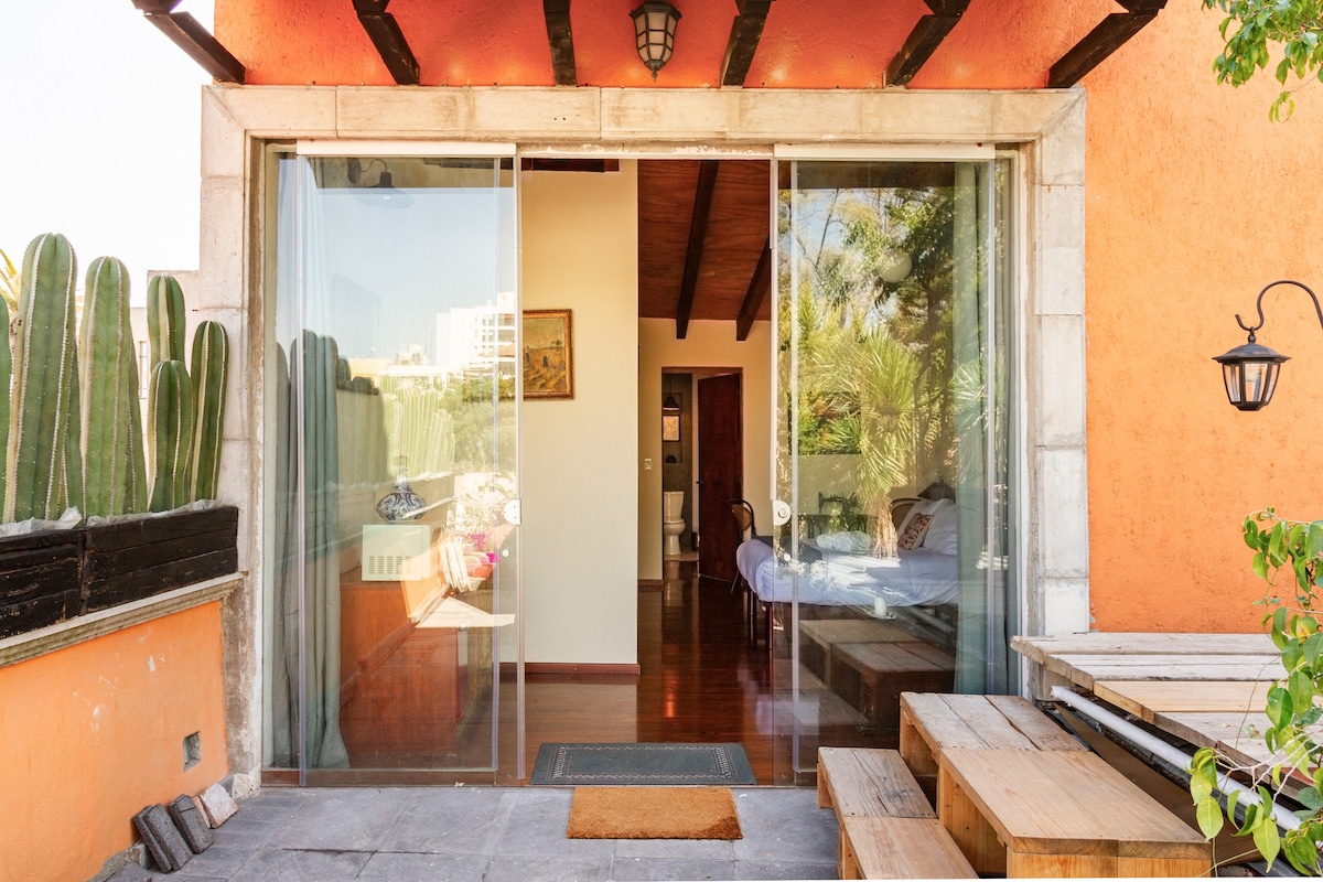 1800 Mexican Hacienda in the heart of the city