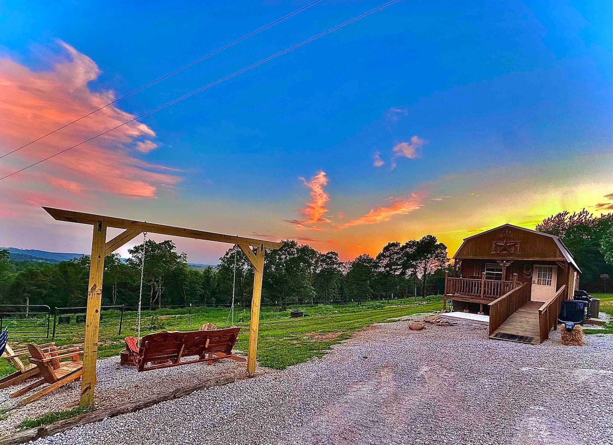 Buffalo River Cowboy Cabin Getaway and HOT TUB!