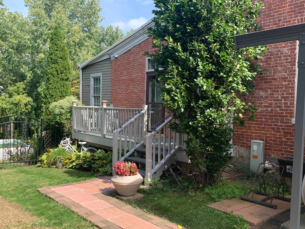 Historic Rocklyn Apts - Brick Ballad