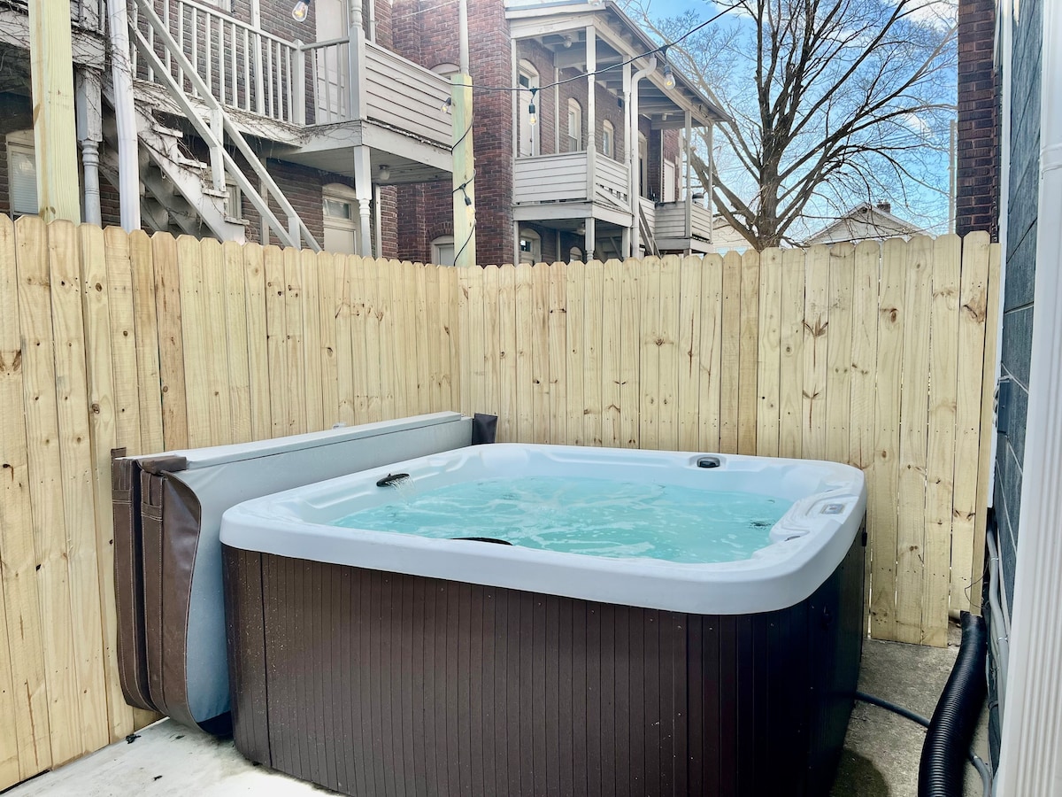 Modern Apt. w/ Hot Tub and Balcony | Sleeps 8